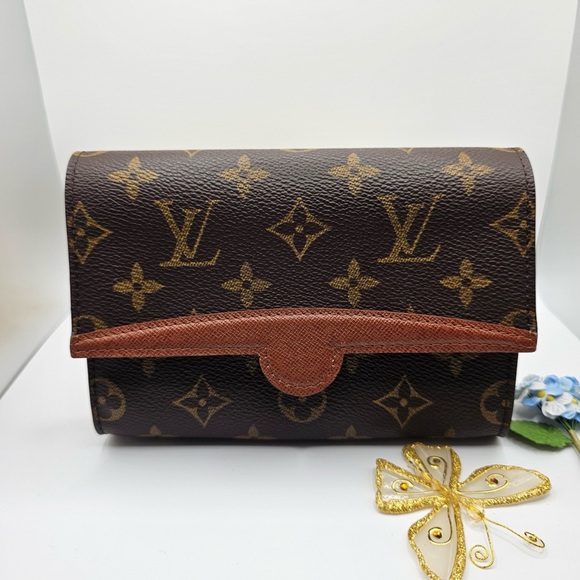 Authentic Preloved LV Arche Waist Bag in good condition (belt not included? - Picture 4 of 14